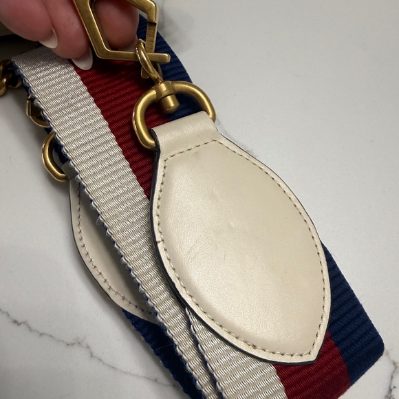 Gucci Queen Bee Shoulder Bag with Gold Chain and Bee Embellishment with COA - Picture 8 of 10